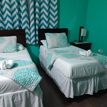 Bailey'S Bed And Breakfast Runaway Bay Exteriör bild