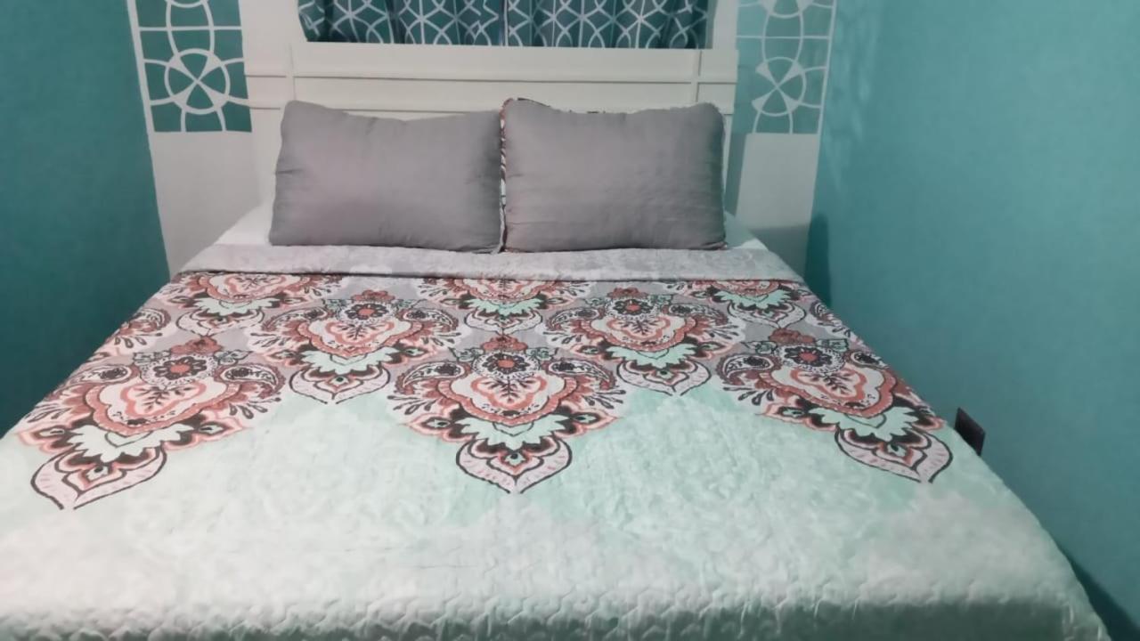 Bailey'S Bed And Breakfast Runaway Bay Exteriör bild