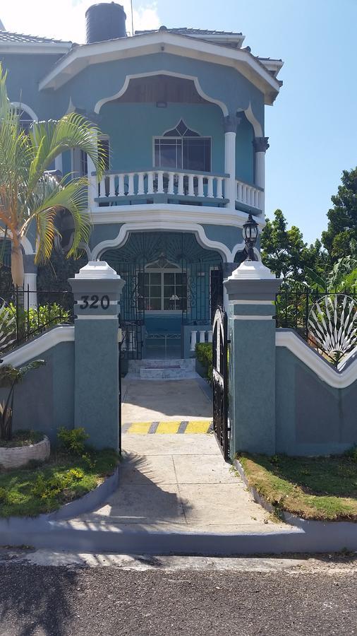 Bailey'S Bed And Breakfast Runaway Bay Exteriör bild