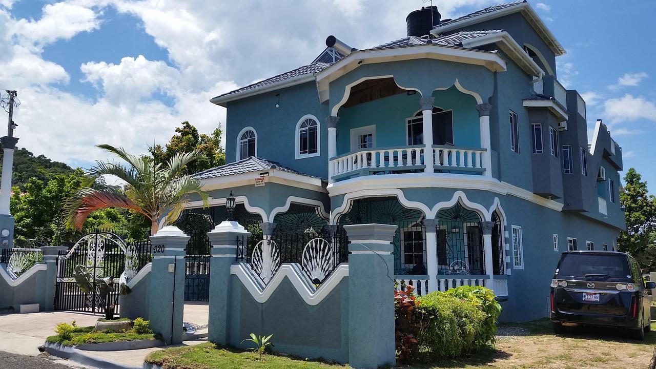 Bailey'S Bed And Breakfast Runaway Bay Exteriör bild